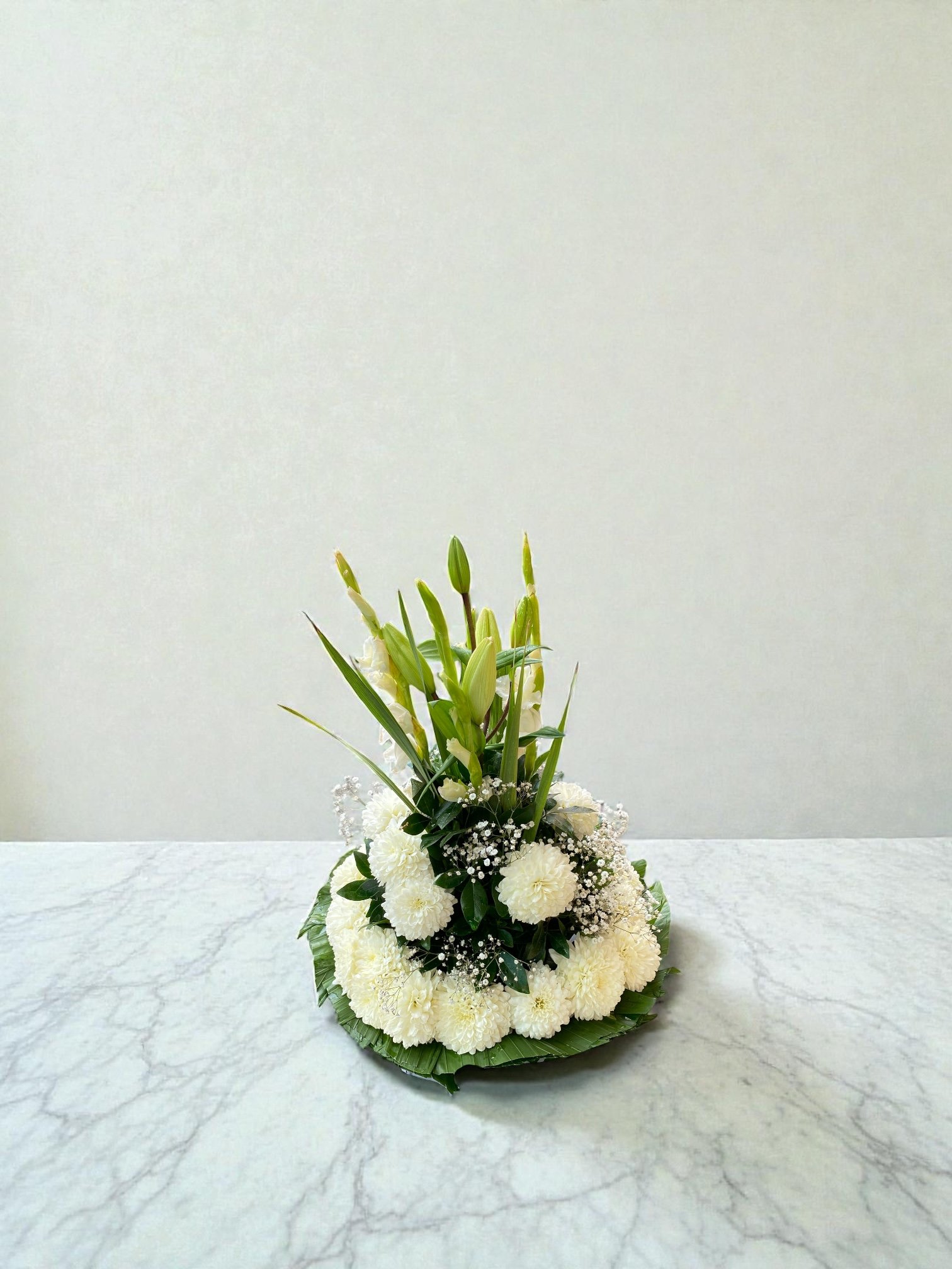 Arreglo Fúnebre Pequeño con Lirios y Crisantemos